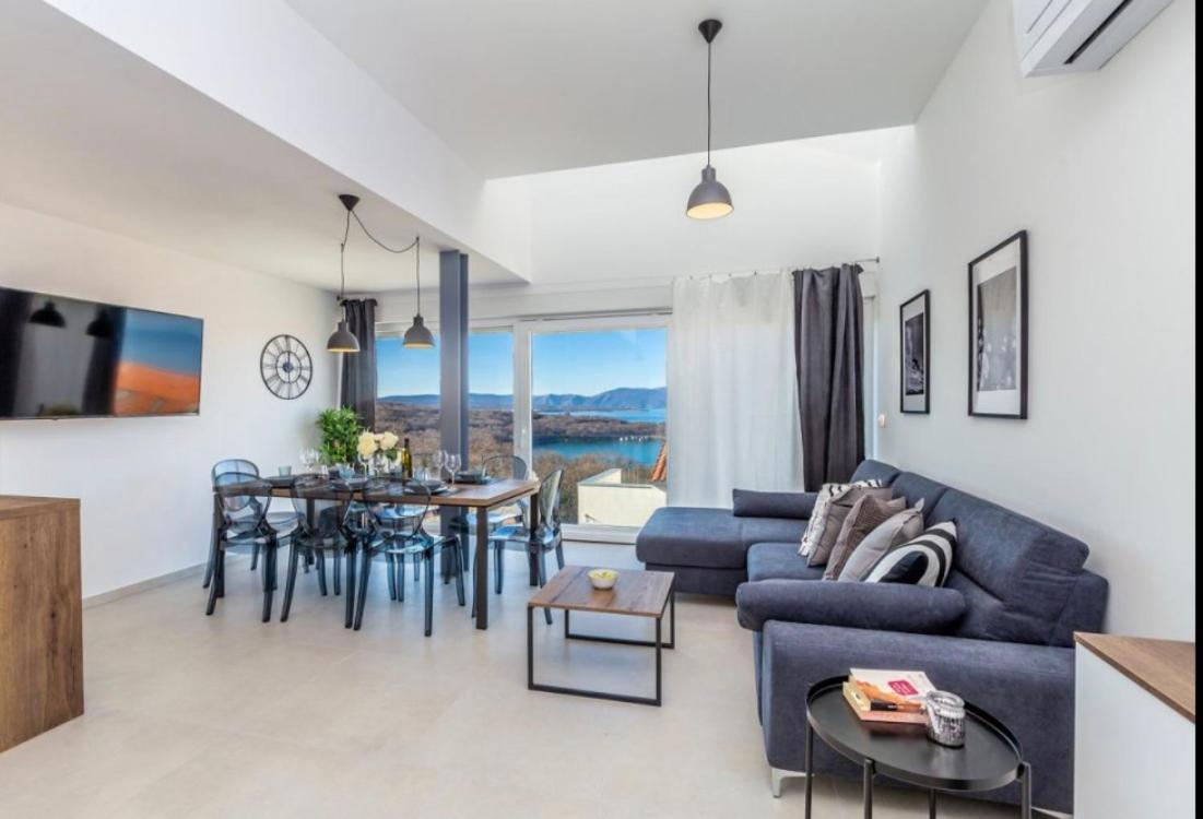 Solis Lacus Penthouse Njivice