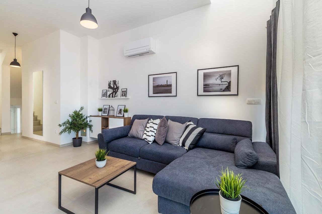 Solis Lacus Penthouse