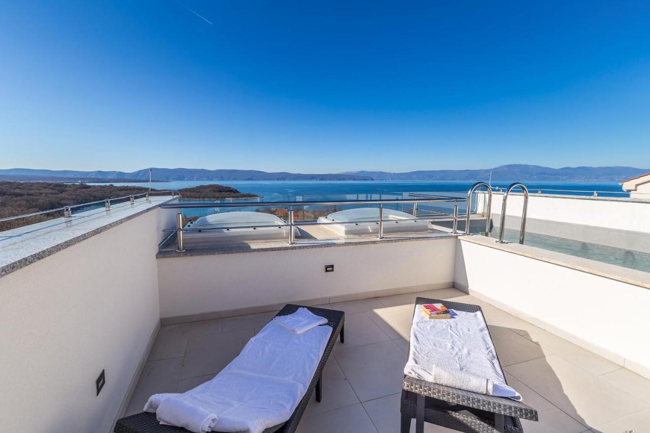 Solis Lacus Penthouse * Njivice