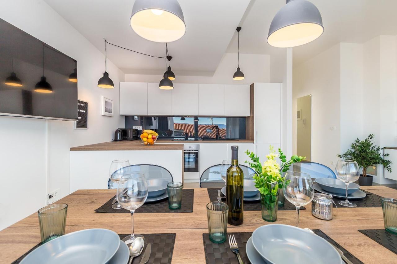 Solis Lacus Penthouse Apartment *