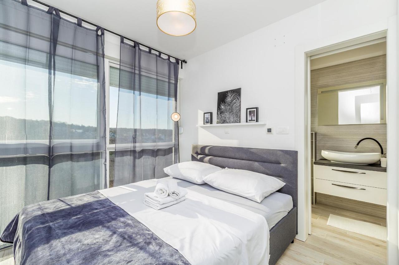 Solis Lacus Penthouse Apartment *